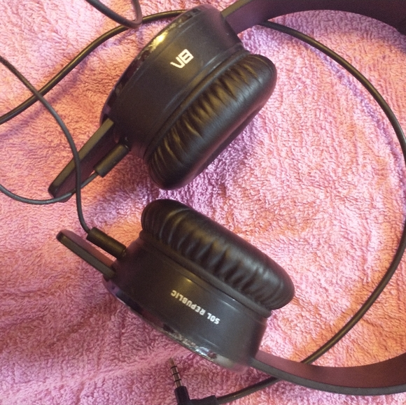 Sol Republic Tracks V8 On-Ear Wired Headphones - Picture 2 of 6